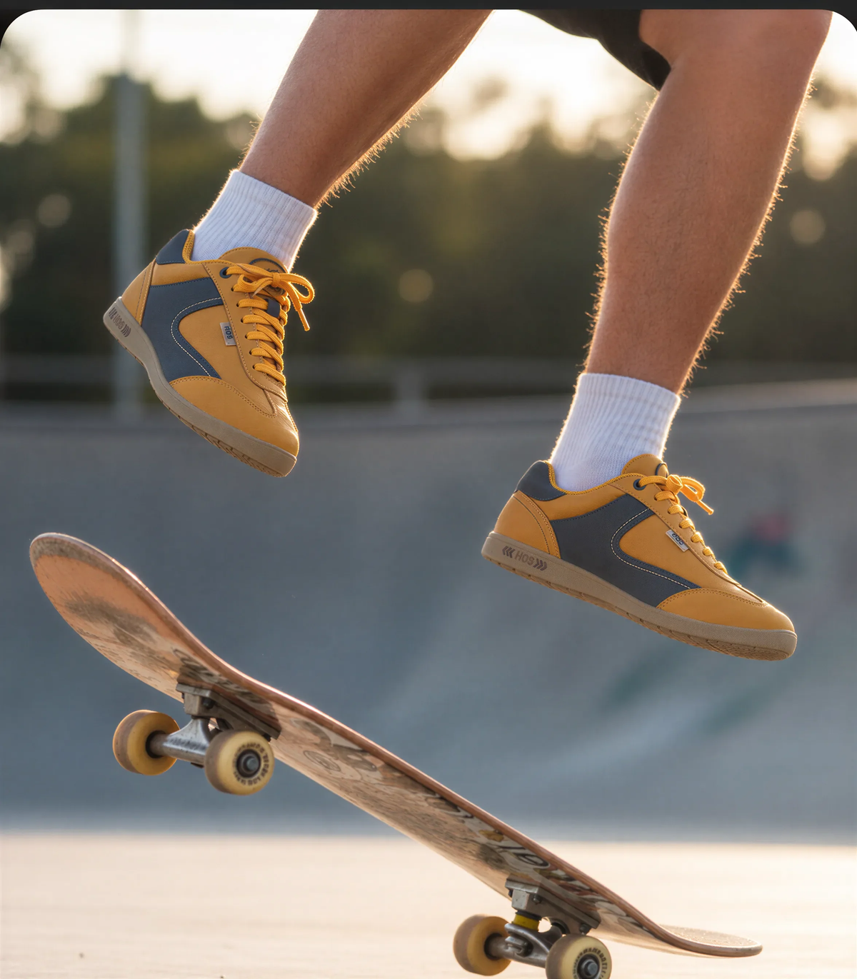 Outfit with HOS ARLO sneakers in Mustard, Navy